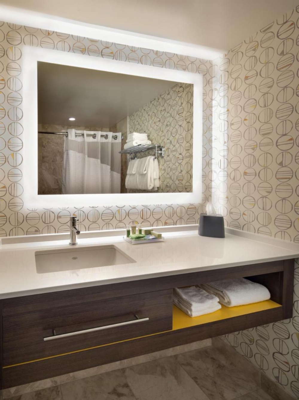Room image 4